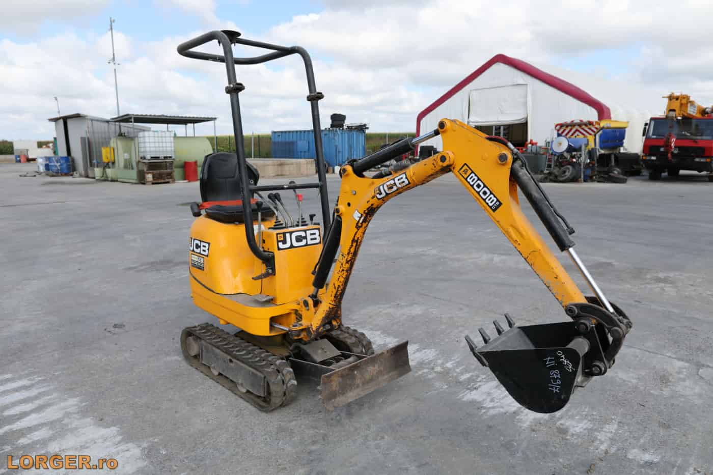 jcb 8008 cts 04