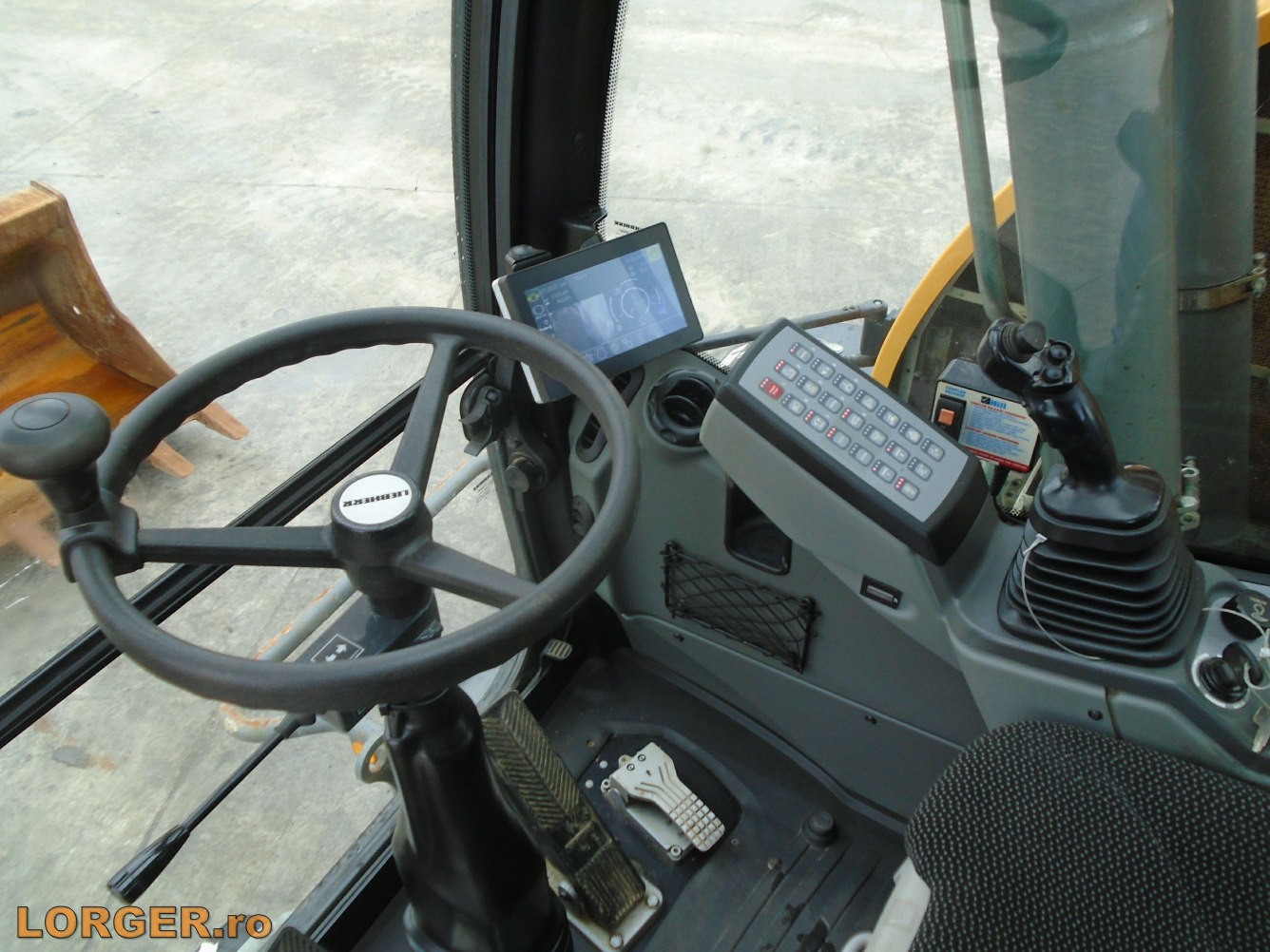 liebherr a914 compact 09