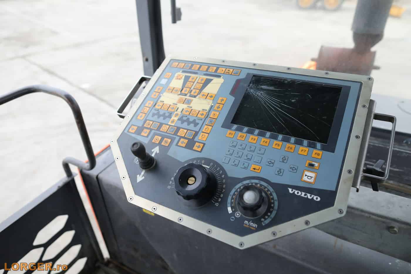 Finisor de asfalt Volvo P7820 C